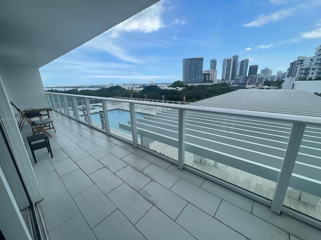 Primary Photo - 4250 Biscayne Blvd