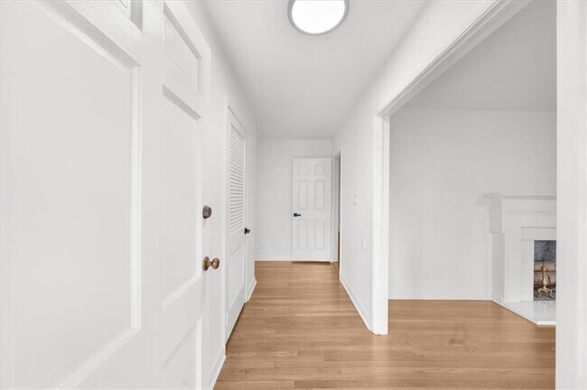 Foto del edificio - 4890 High Point Rd NE