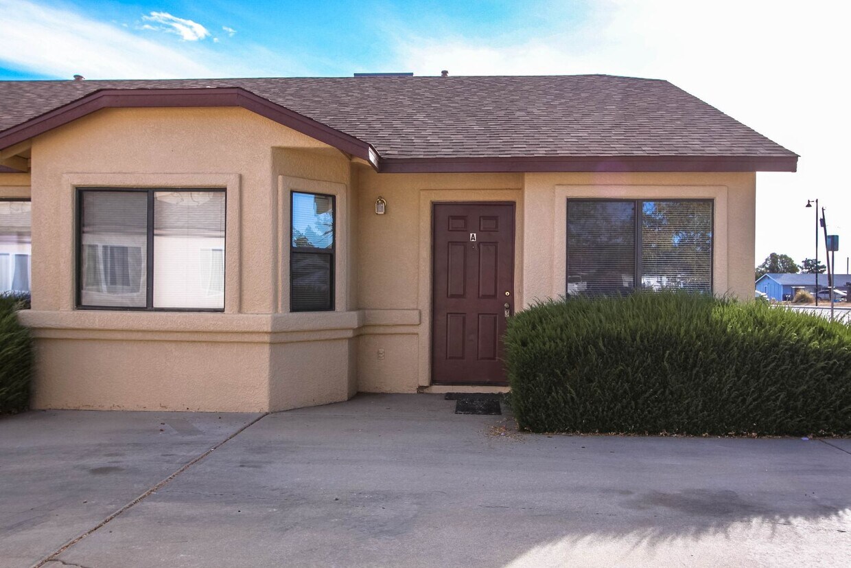Foto del edificio - 8116 E Lakeshore Dr