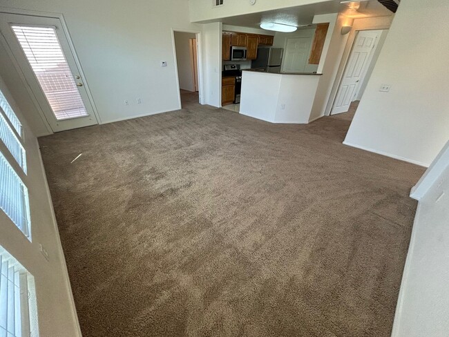 Building Photo - GREAT 2 BEDROOM CONDO IN NORTHWEST GATED C...