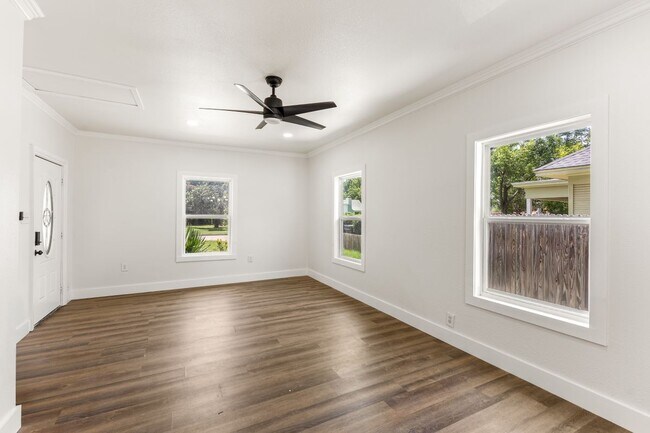Building Photo - 418 Lillian St
