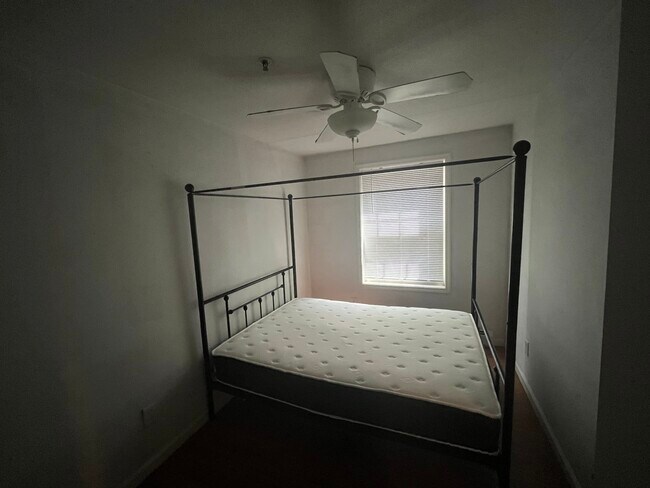 Building Photo - 1405 Broadway