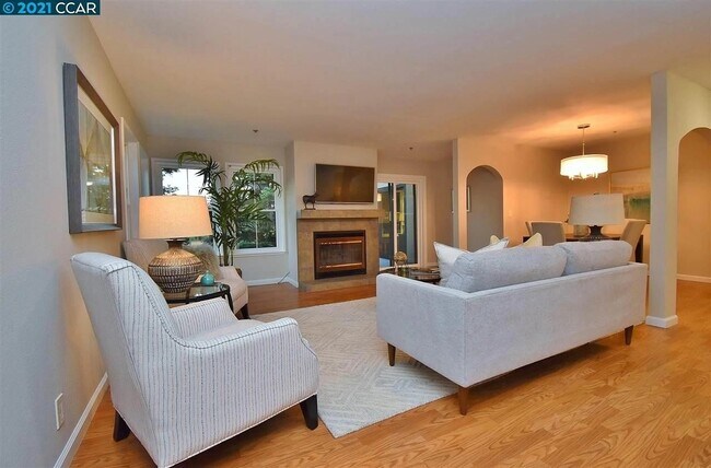 Foto del edificio - 3279 Mt Diablo Ct