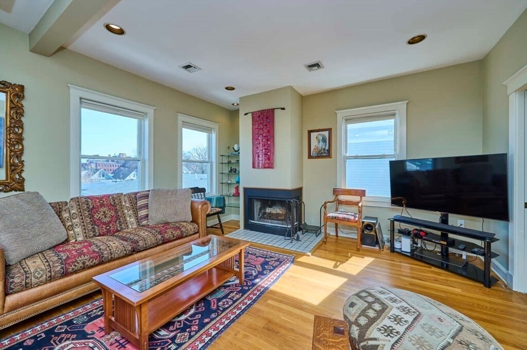 Foto principal - 118 Trowbridge St