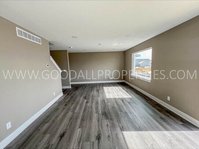 Building Photo - 4 Bedroom 3 Bath two story home in Waukee.