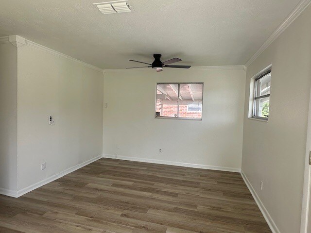 Building Photo - Charming Updated 3 Bedroom Home For Rent