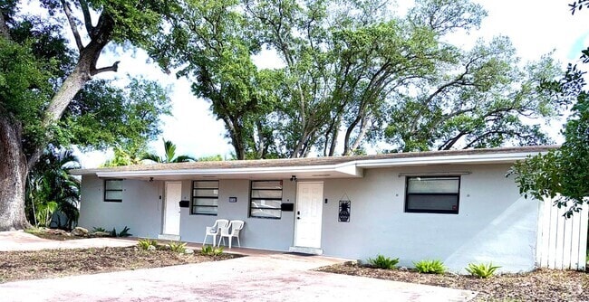 Building Photo - 6144 SW 30th St