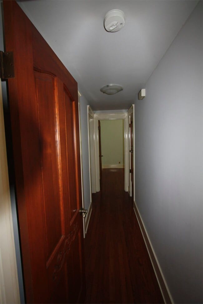 Building Photo - 640 W 8th St