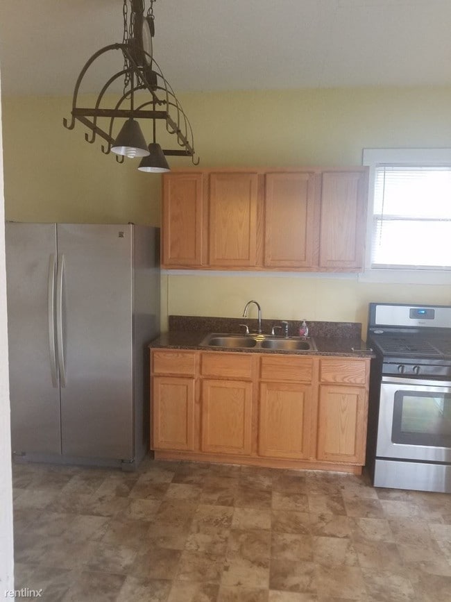 Building Photo - 2 br, 1 bath Duplex - 161 Union Ave NE Apt...