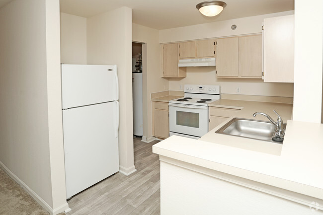 Cocina - INDIAN LAKE VILLAGE APARTMENTS