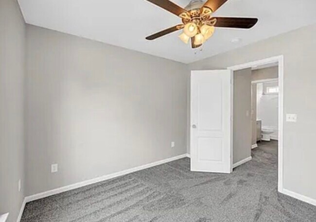 Foto del edificio - 712 E Camelton Dr