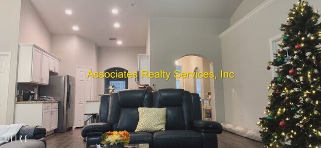 Building Photo - Spacious 4-Bedroom Home with Office in Portofino!  LOOK!