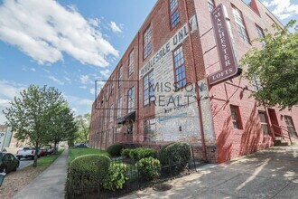 Building Photo - 815 Porter St