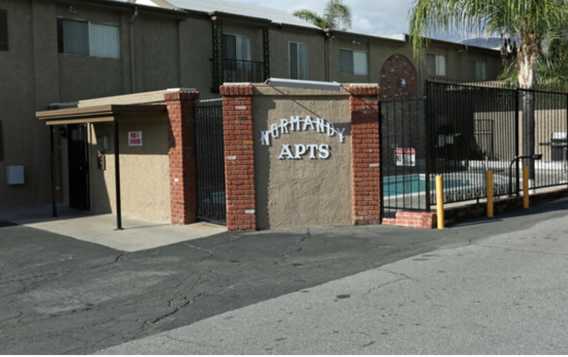 Primary Photo - 4700 N Sierra Way