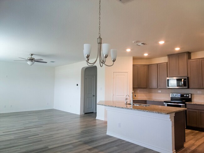 Building Photo - 3865 Bentwood Way