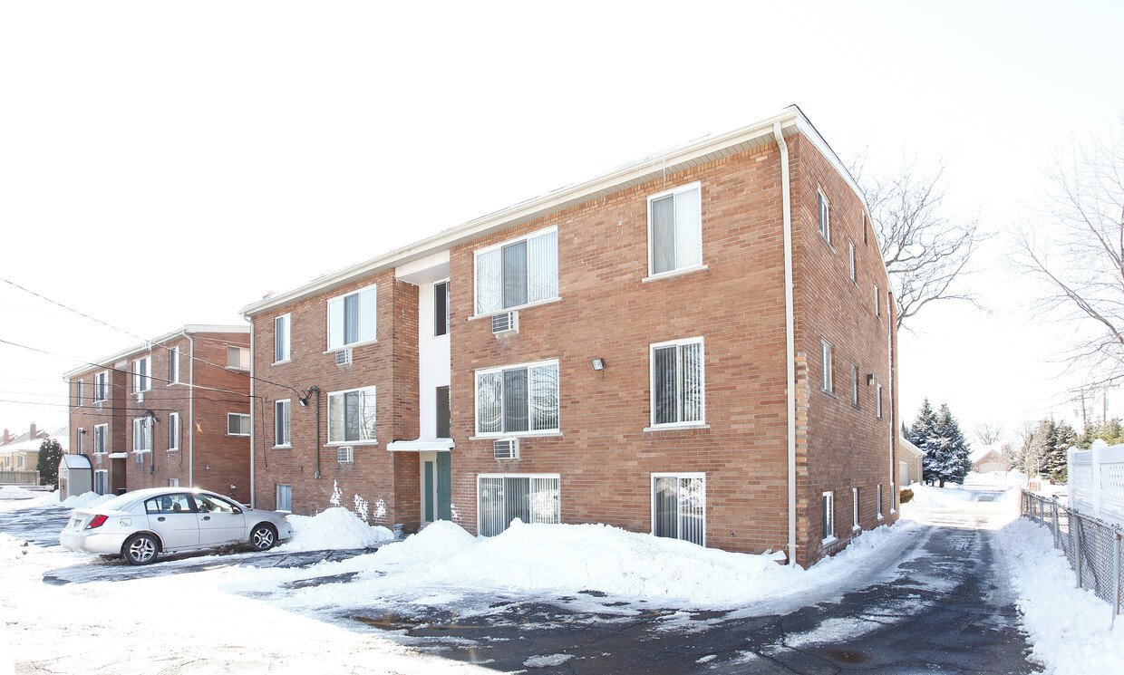 Building Photo - Royal Park Apartments