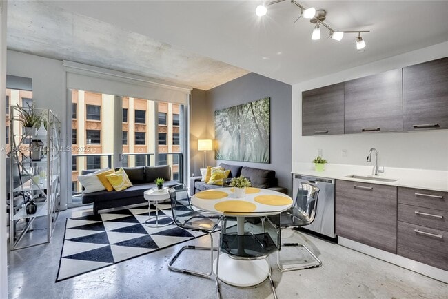 Foto del edificio - 151 SE 1st St