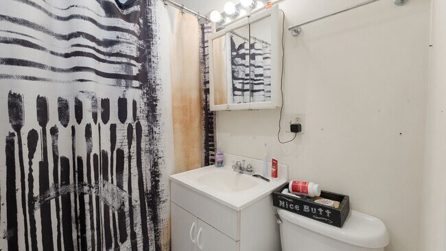 Foto del edificio - 4617 N Rockwell St