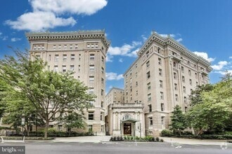 Building Photo - 2022 Columbia Rd NW