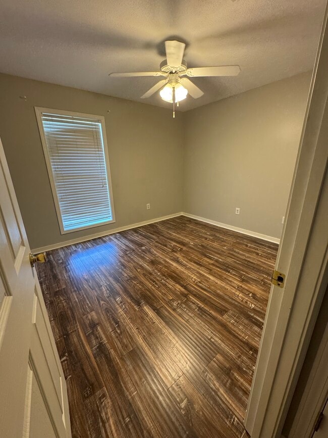 Building Photo - 635 Briars Bend