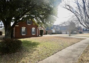 Building Photo - 1855 Beachforest Way