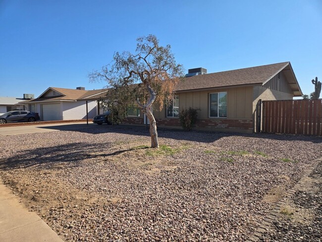 Building Photo - Fantastic 3 bed 2 bath home in Phoenix. NO...