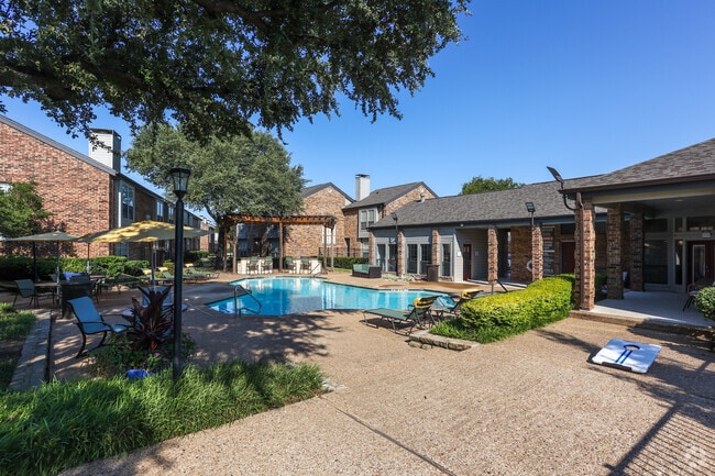 Swimming Pool - The Place at Briarcrest