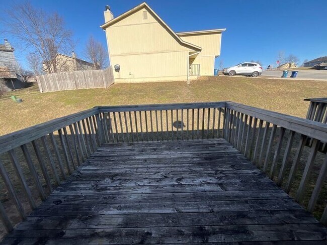 Building Photo - Updated 3 bedroom/2 bath duplex in Liberty!