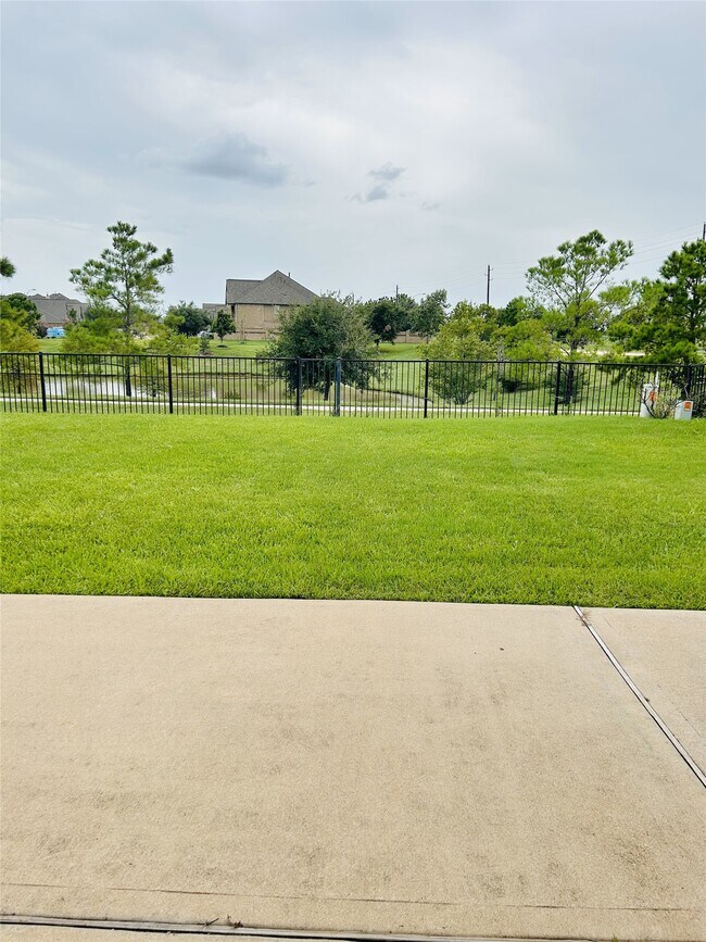 Building Photo - 4423 Fenetre Forest St