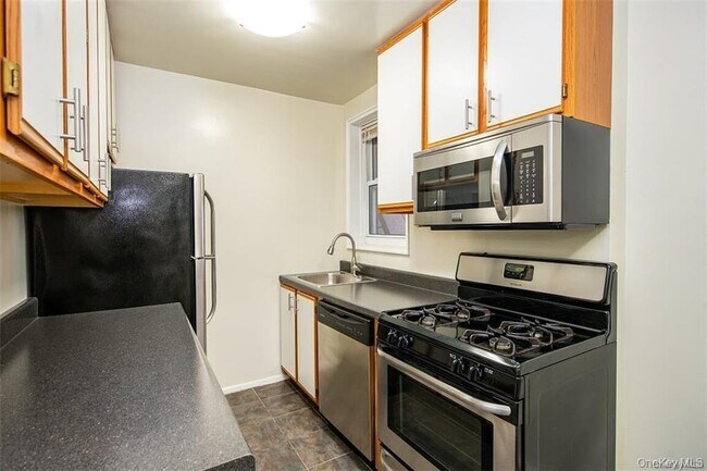 Building Photo - 1133 Midland Ave