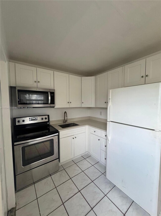 Foto del edificio - 325 NW 15th St