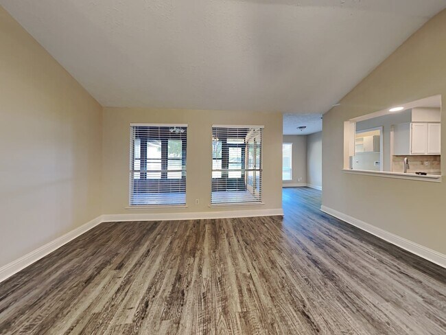 Foto del edificio - 1312 Bayou Oak Dr