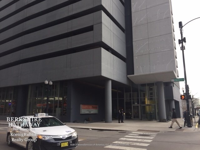 Building Photo - 235 W Van Buren St