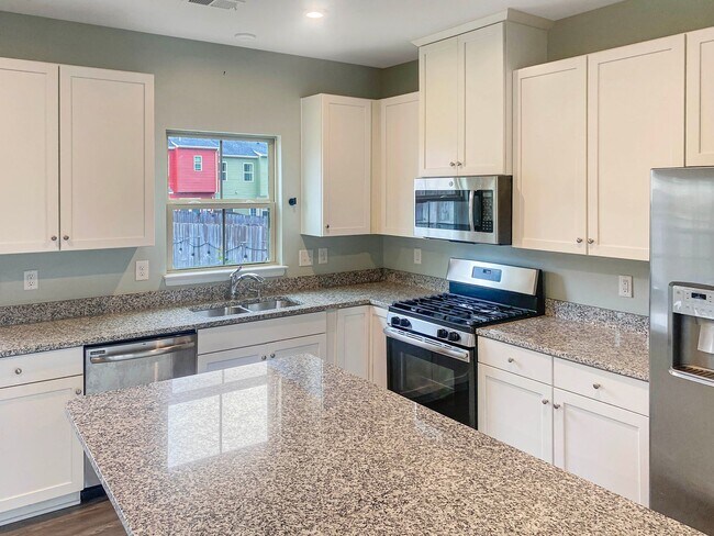 Foto del edificio - Modern 3-Bedroom in FoxCreek!