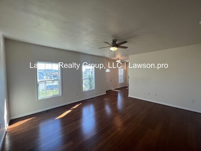 Foto del edificio - Newer Construction in Vinton with Incredible Mountain Views and  Attached Garage