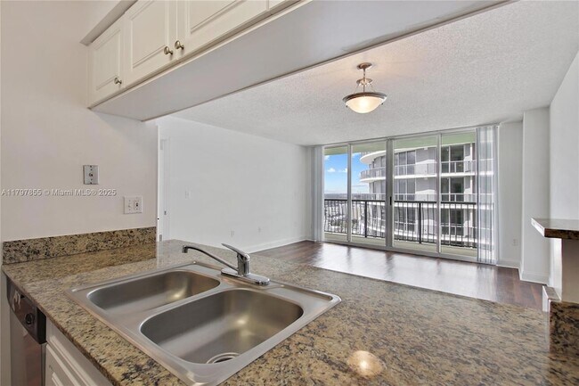 Foto del edificio - 1756 N Bayshore Dr
