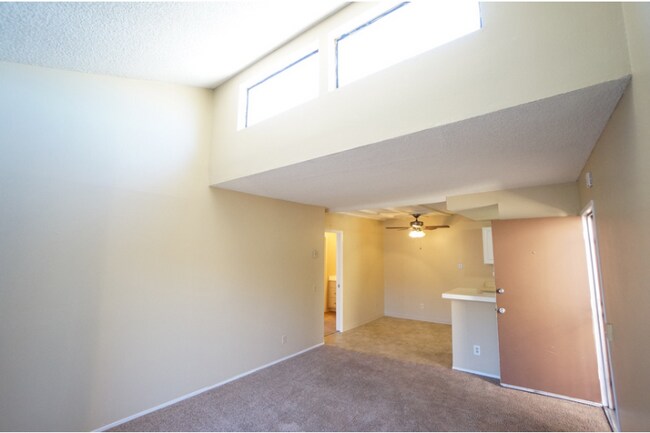 Building Photo - 389 S Lincoln Ave