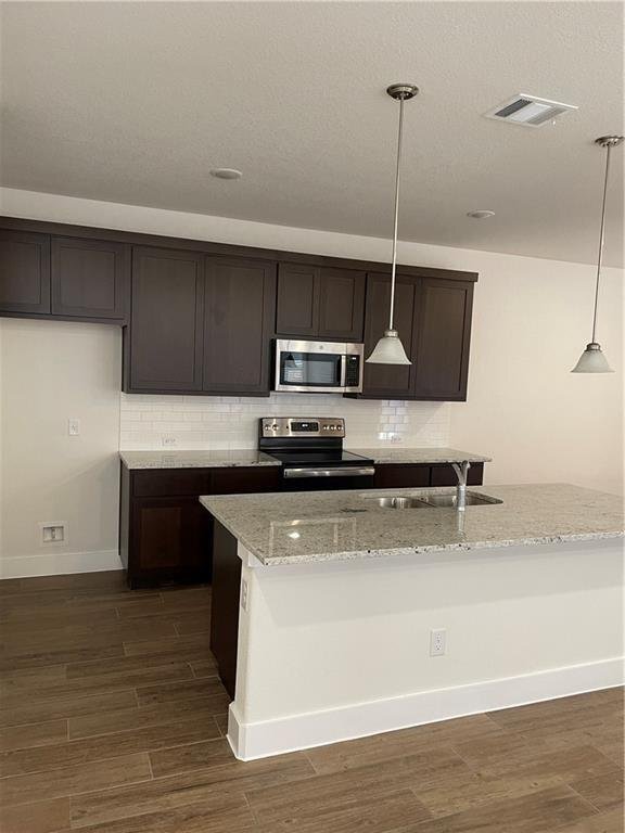 Building Photo - 624 Parkline Dr