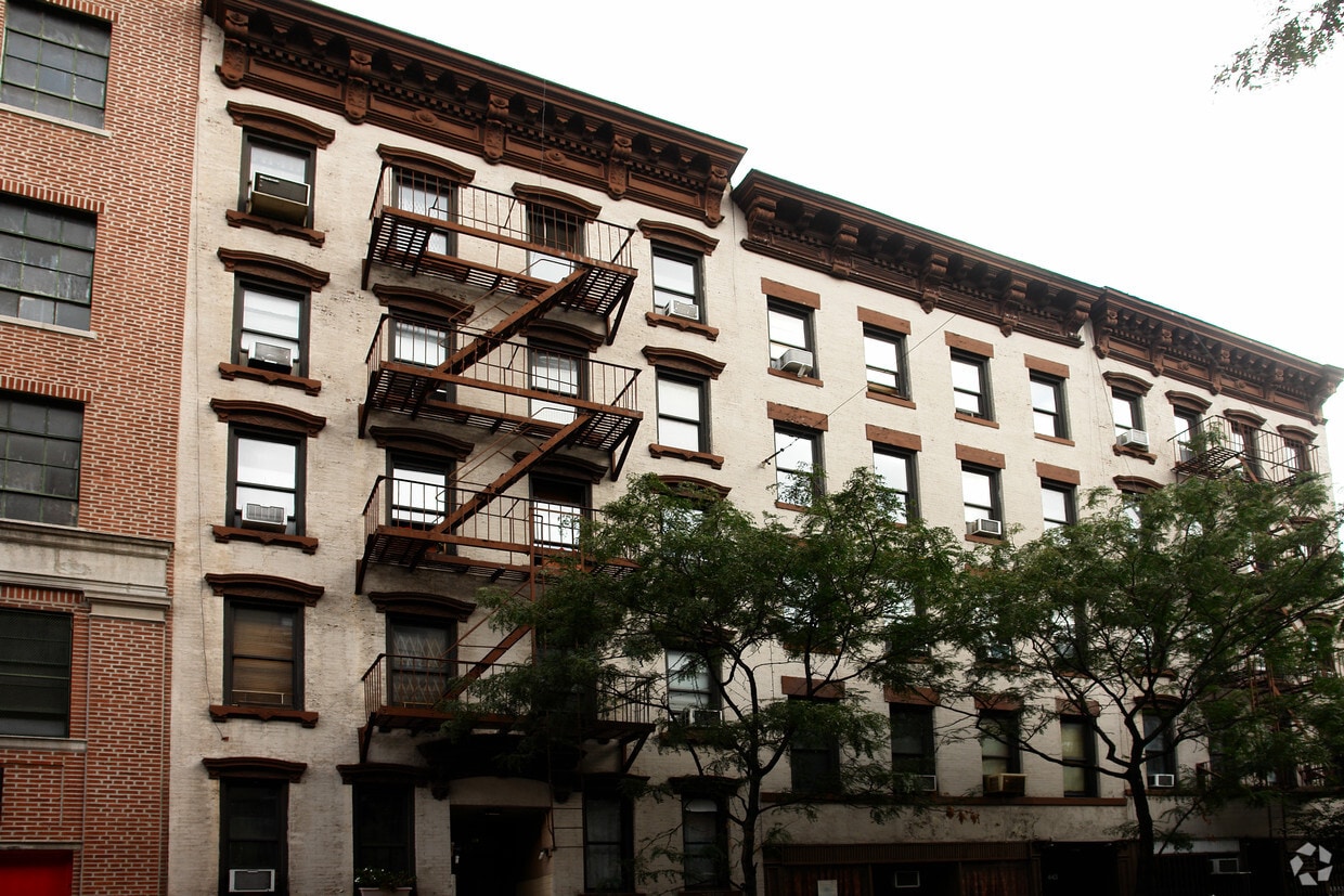 Building Photo - 441-445 W 49th St