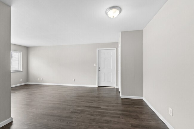 Foto del edificio - 23200 Huron River Dr