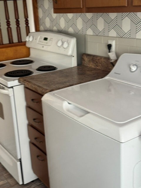 kitchen washer and stove - 224 Cherry St