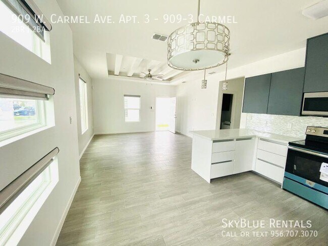 Foto del edificio - 909 W Carmel Ave