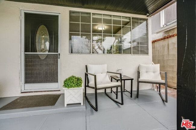 Foto del edificio - 5514 Woodman Ave