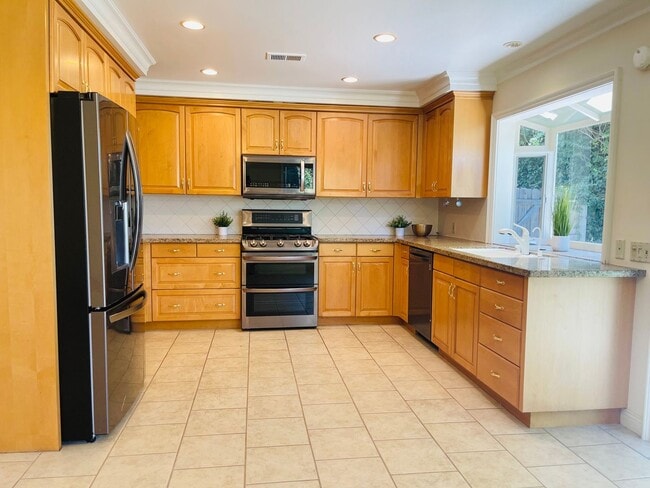 Building Photo - Beautiful 3 bed, single story, Thousand Oa...