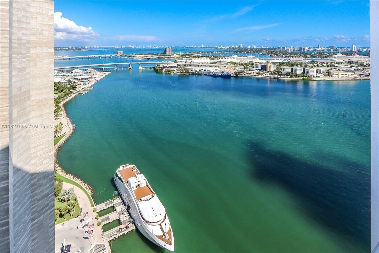 Foto principal - 335 S Biscayne Blvd