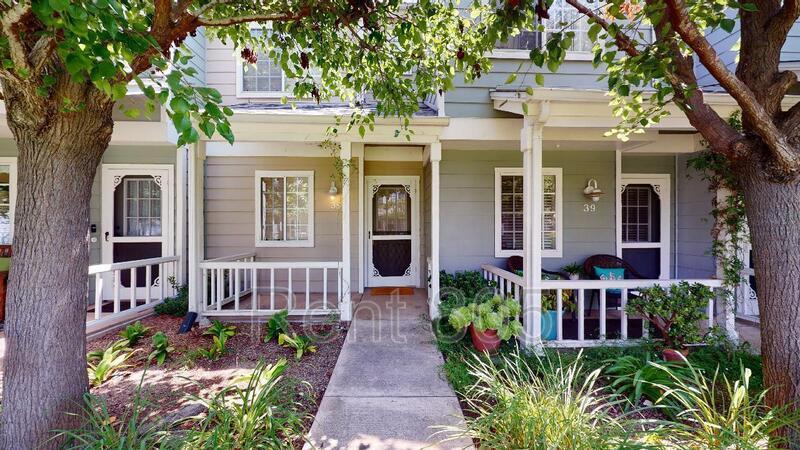 Primary Photo - 4692 Carpinteria Ave