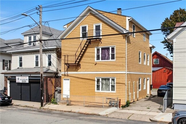 Foto del edificio - 555 Branch Ave