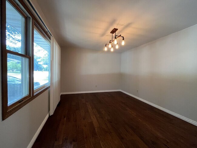 Foto del edificio - 852 Burr Oak Dr