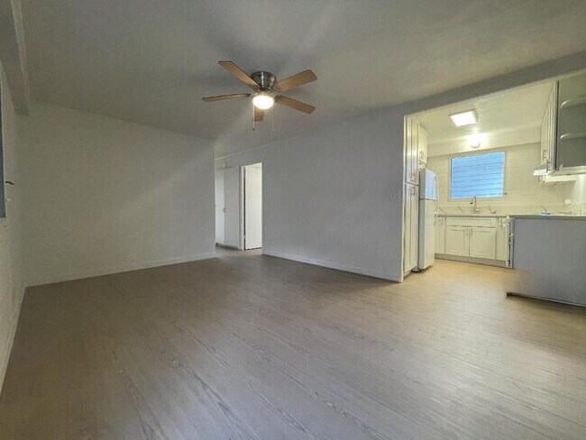 Building Photo - To register for the showing time below, note the 4 digit code: 3845 and click "APPLY NOW."(mobile...