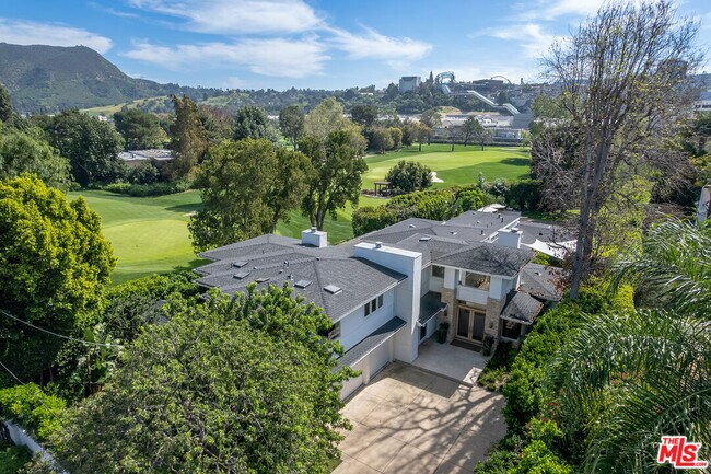 Foto del edificio - 10424 Valley Spring Ln